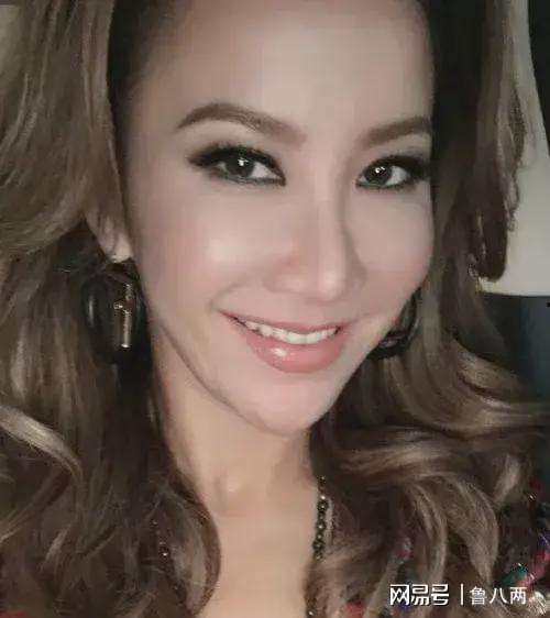 李玟的学生爆料视频,揭秘明星背后的真实生活  第2张