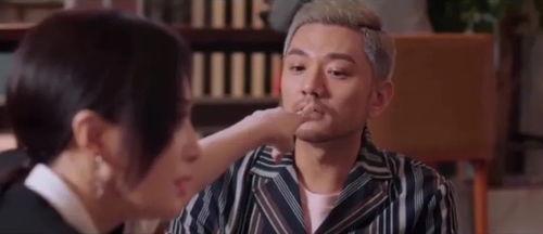 吃瓜八卦娱乐圈直播,揭秘明星幕后故事,吃瓜群众狂欢盛宴 第1张 吃瓜八卦娱乐圈直播,揭秘明星幕后故事,吃瓜群众狂欢盛宴 第1张